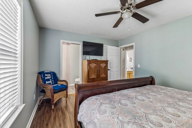 402 Jonesboro Ct, La Vergne, TN 37086