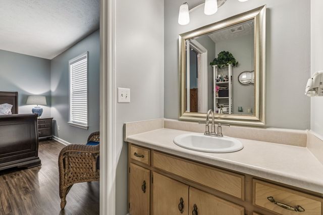 402 Jonesboro Ct, La Vergne, TN 37086