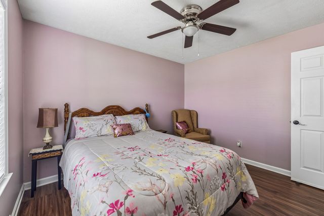 402 Jonesboro Ct, La Vergne, TN 37086