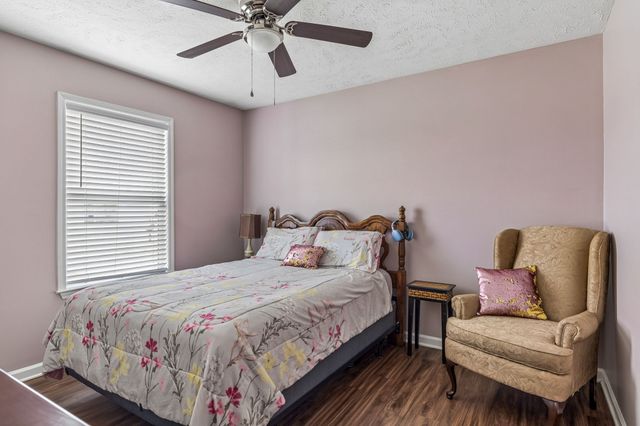 402 Jonesboro Ct, La Vergne, TN 37086