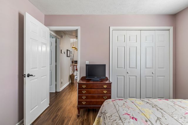 402 Jonesboro Ct, La Vergne, TN 37086