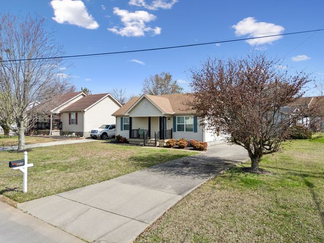 402 Jonesboro Ct, La Vergne, TN 37086