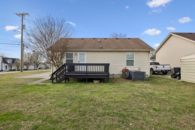 402 Jonesboro Ct, La Vergne, TN 37086