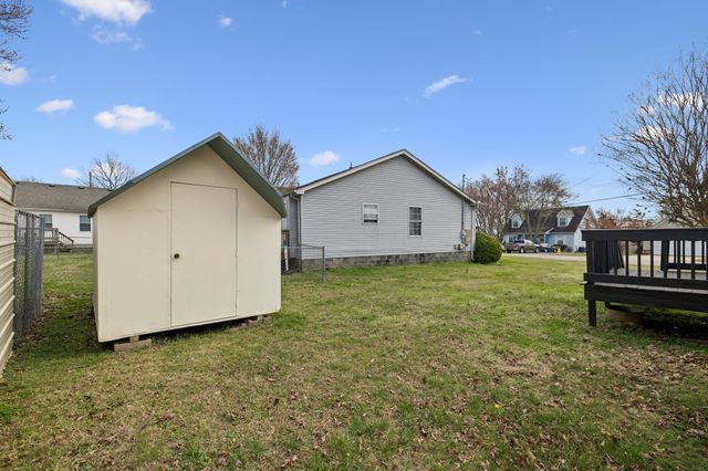 402 Jonesboro Ct, La Vergne, TN 37086