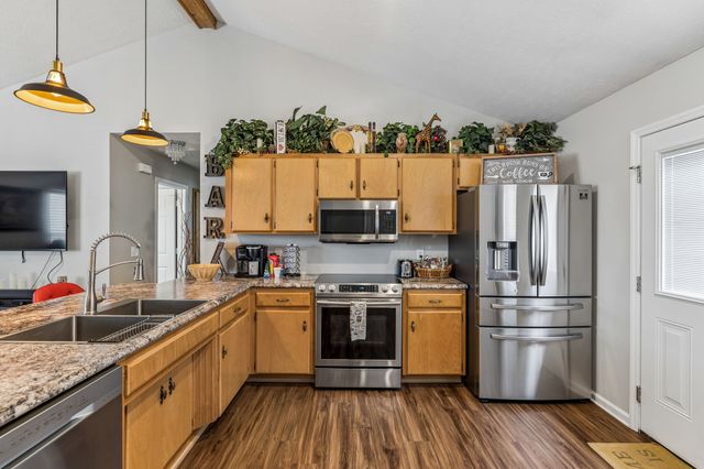 402 Jonesboro Ct, La Vergne, TN 37086