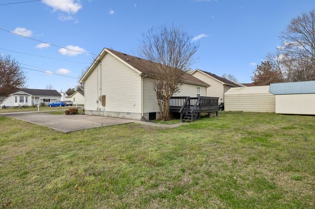 402 Jonesboro Ct, La Vergne, TN 37086