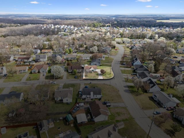 402 Jonesboro Ct, La Vergne, TN 37086