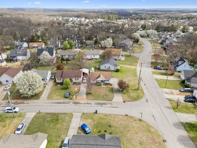 402 Jonesboro Ct, La Vergne, TN 37086