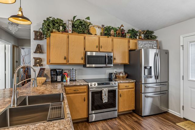 402 Jonesboro Ct, La Vergne, TN 37086