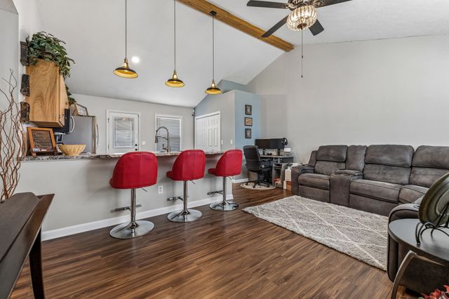 402 Jonesboro Ct, La Vergne, TN 37086