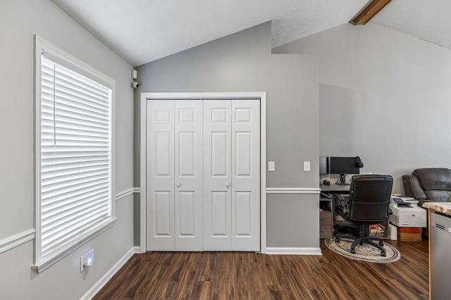 402 Jonesboro Ct, La Vergne, TN 37086