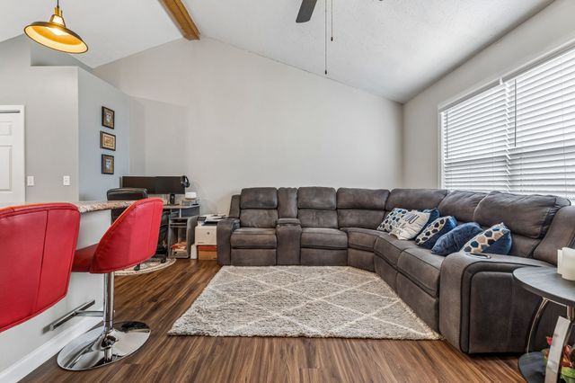 402 Jonesboro Ct, La Vergne, TN 37086