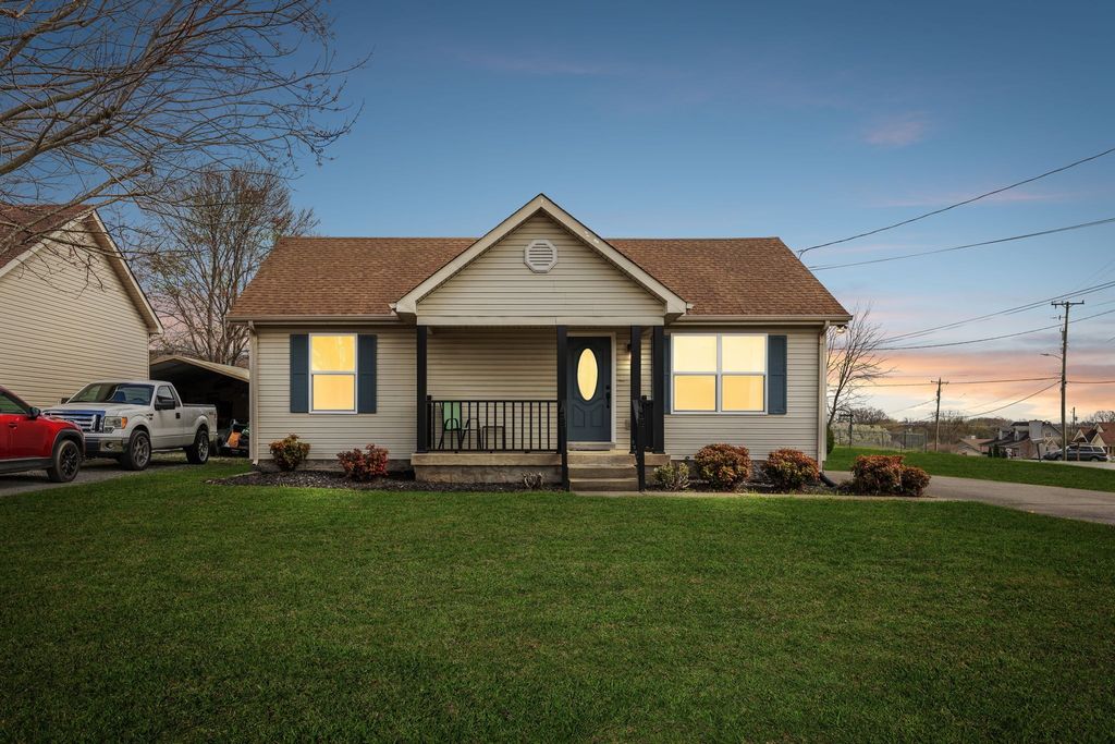 402 Jonesboro Ct, La Vergne, TN 37086