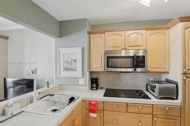 1965 S Ocean Dr 16A, Hallandale Beach, FL 33009