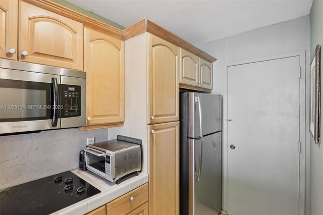 1965 S Ocean Dr 16A, Hallandale Beach, FL 33009