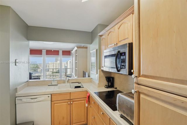 1965 S Ocean Dr 16A, Hallandale Beach, FL 33009