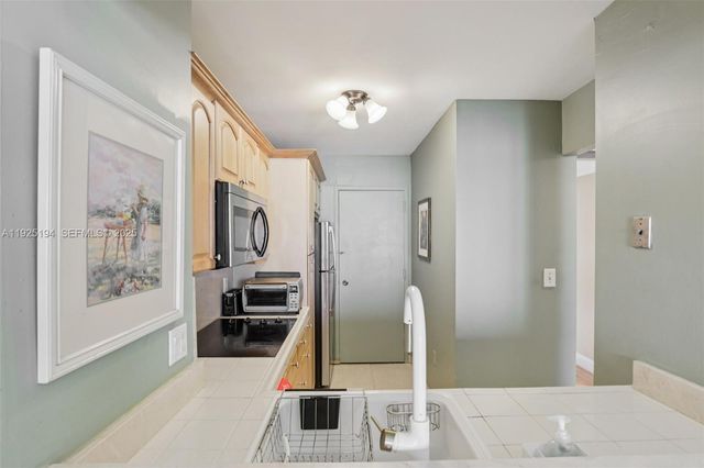 1965 S Ocean Dr 16A, Hallandale Beach, FL 33009