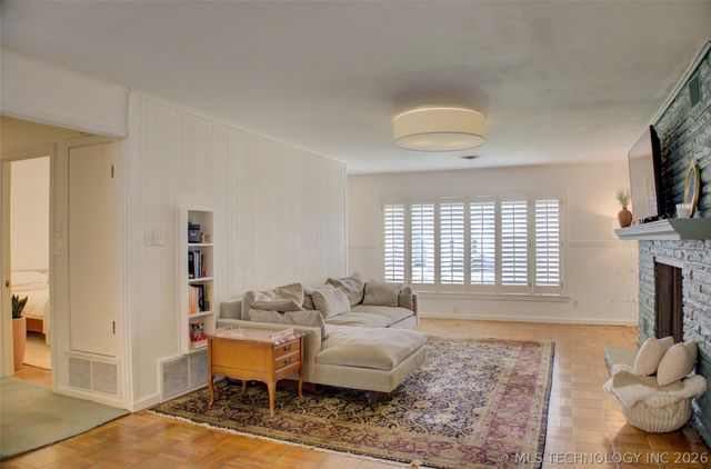 4925 E 23rd Street, Tulsa, OK 74114