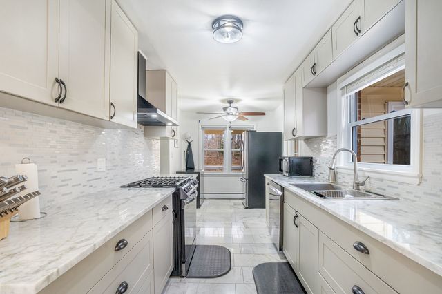 39294 N North Avenue, Beach Park, IL 60099