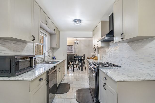 39294 N North Avenue, Beach Park, IL 60099