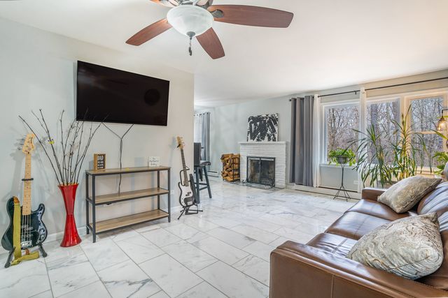 39294 N North Avenue, Beach Park, IL 60099