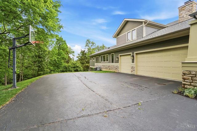 5096 Riverview Dr, South Lebanon, OH 45065