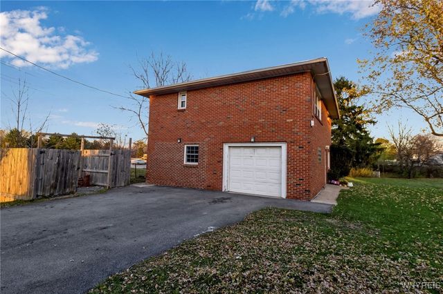 334 South Forest Road, Amherst, NY 14221