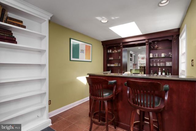 4 CHATSWORTH CT, Lawrence Township, NJ 08648