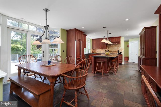 4 CHATSWORTH CT, Lawrence Township, NJ 08648