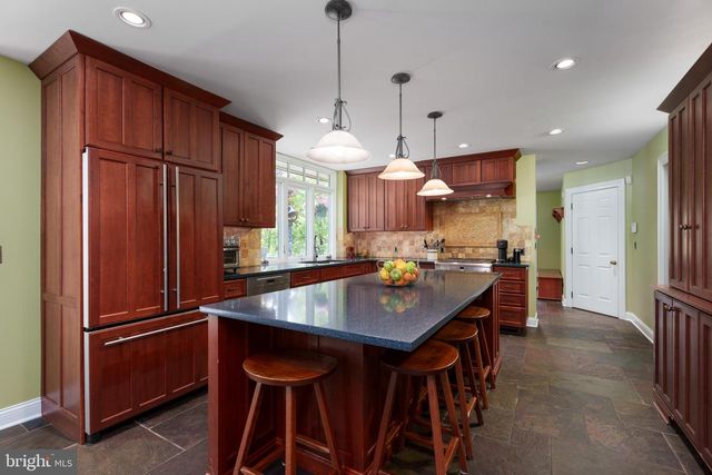 4 CHATSWORTH CT, Lawrence Township, NJ 08648