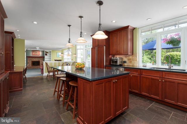 4 CHATSWORTH CT, Lawrence Township, NJ 08648