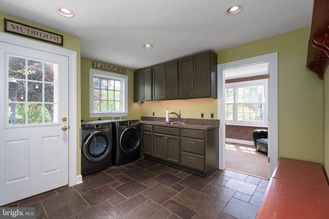 4 CHATSWORTH CT, Lawrence Township, NJ 08648