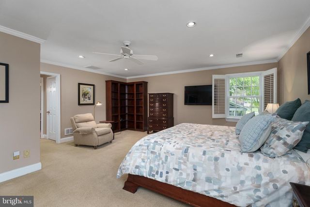 4 CHATSWORTH CT, Lawrence Township, NJ 08648