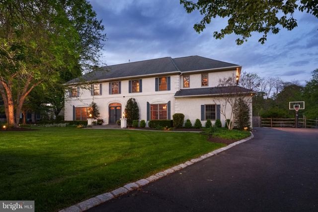 4 CHATSWORTH CT, Lawrence Township, NJ 08648