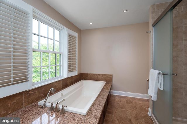 4 CHATSWORTH CT, Lawrence Township, NJ 08648