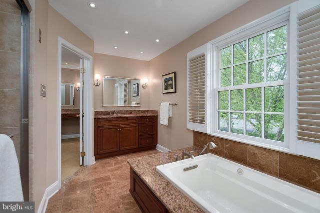 4 CHATSWORTH CT, Lawrence Township, NJ 08648