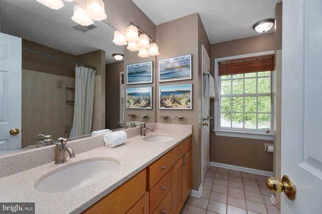 4 CHATSWORTH CT, Lawrence Township, NJ 08648