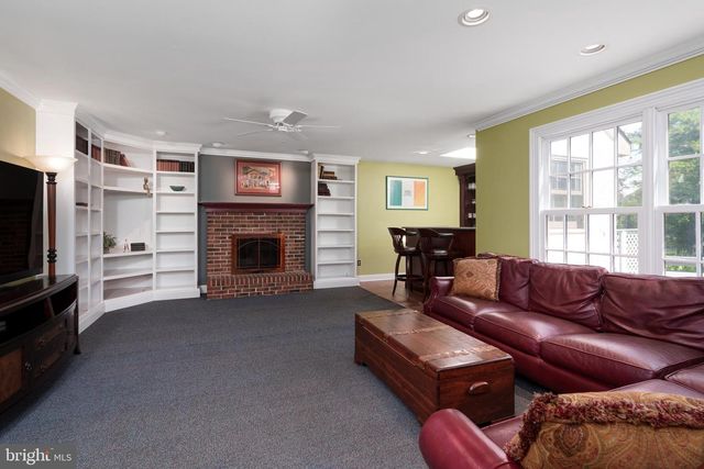 4 CHATSWORTH CT, Lawrence Township, NJ 08648