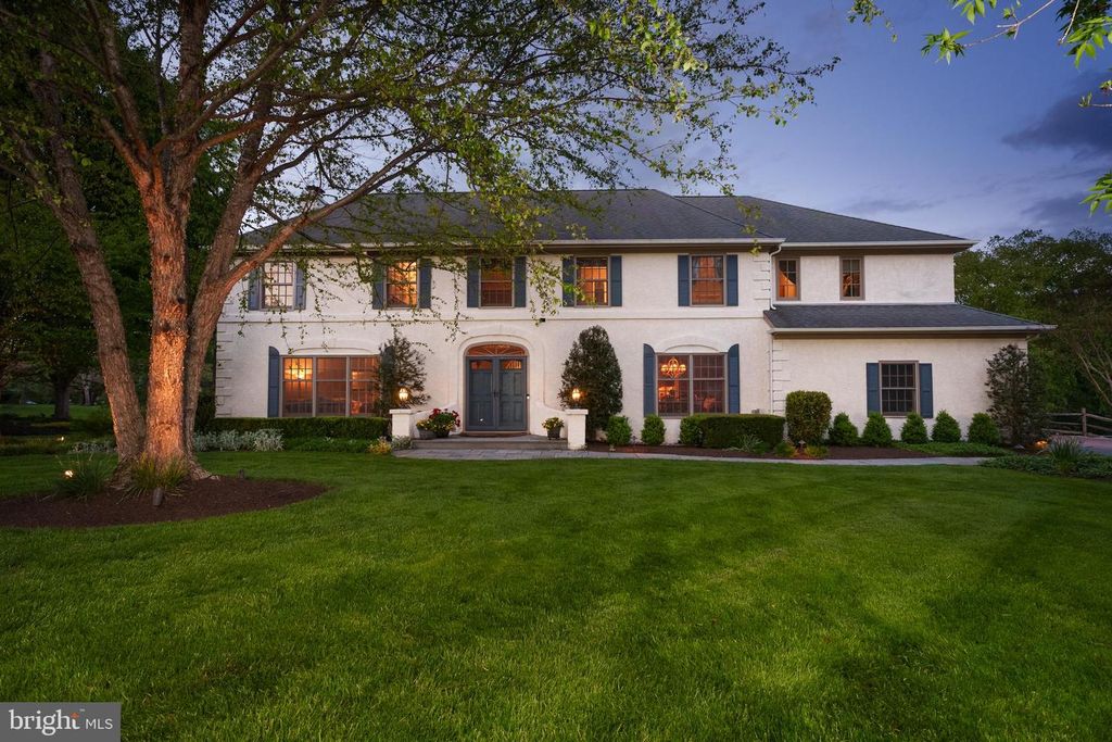 4 CHATSWORTH CT, Lawrence Township, NJ 08648