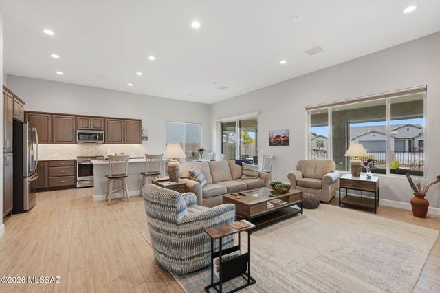 1432 E Golden Rock Way, Green Valley, AZ 85614