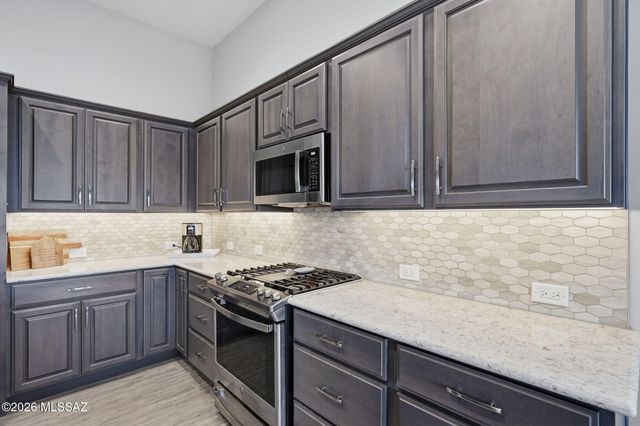 1432 E Golden Rock Way, Green Valley, AZ 85614