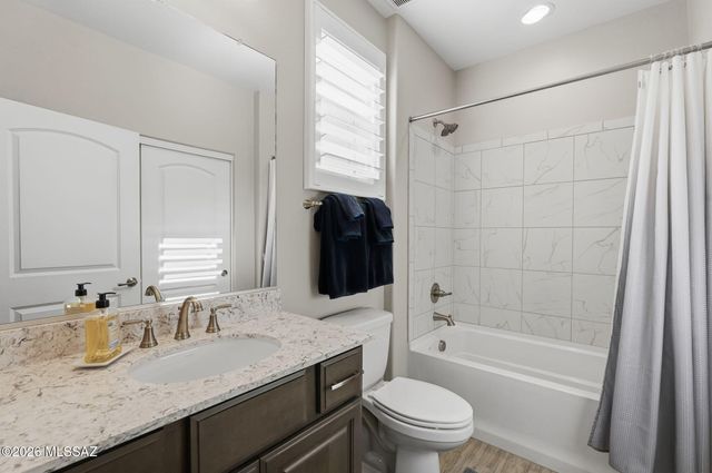 1432 E Golden Rock Way, Green Valley, AZ 85614