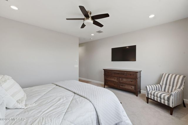 1432 E Golden Rock Way, Green Valley, AZ 85614