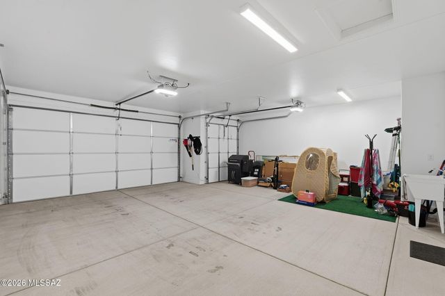 1432 E Golden Rock Way, Green Valley, AZ 85614