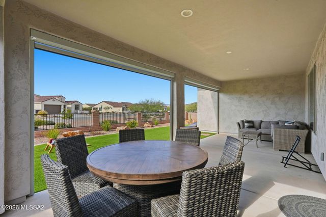 1432 E Golden Rock Way, Green Valley, AZ 85614