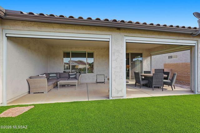 1432 E Golden Rock Way, Green Valley, AZ 85614