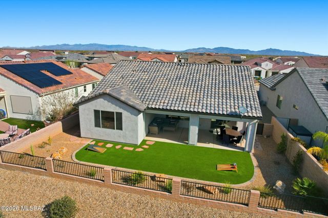 1432 E Golden Rock Way, Green Valley, AZ 85614