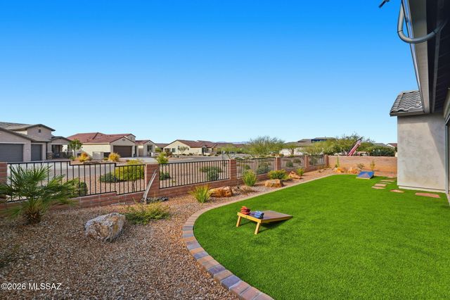 1432 E Golden Rock Way, Green Valley, AZ 85614