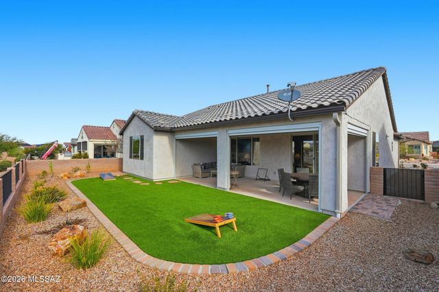 1432 E Golden Rock Way, Green Valley, AZ 85614