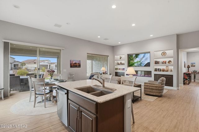 1432 E Golden Rock Way, Green Valley, AZ 85614